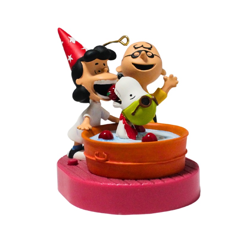 Hallmark Ornament: 2012 Bobbing for Apples, The Peanuts Gang | QFO5201