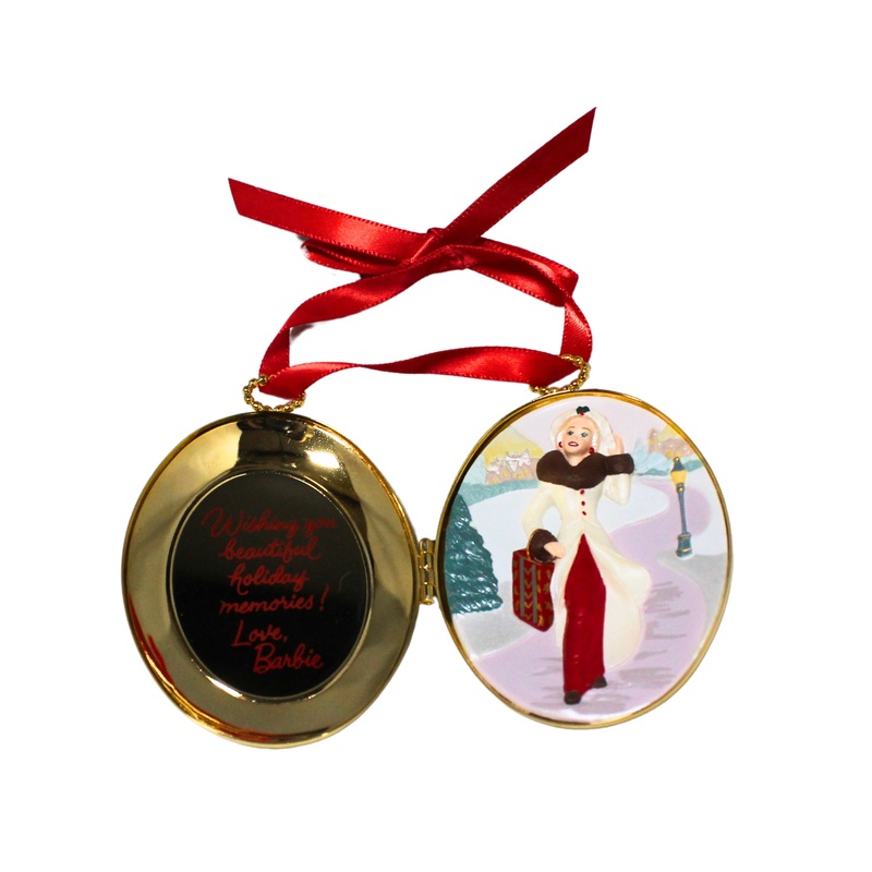 Hallmark Ornament: 1997 Holiday Memories Barbie | QHB6020