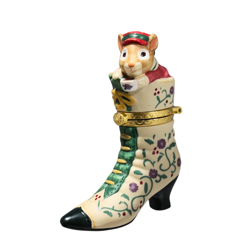 Hallmark Ornament: 2001 Fashion Afoot  | QX8105