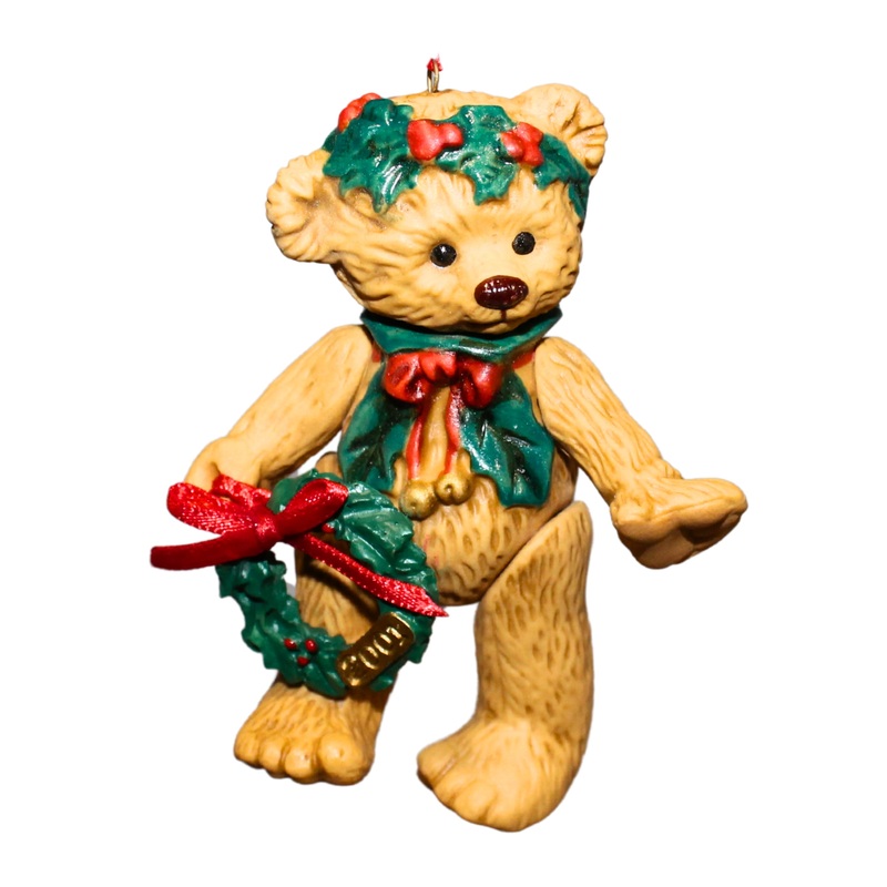 Hallmark Ornament: 2001 Gift Bearers  | QX8115