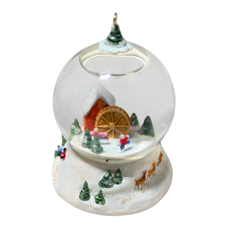 Hallmark Ornament: 2005 Ice-Skaters' Delight  | QX2182