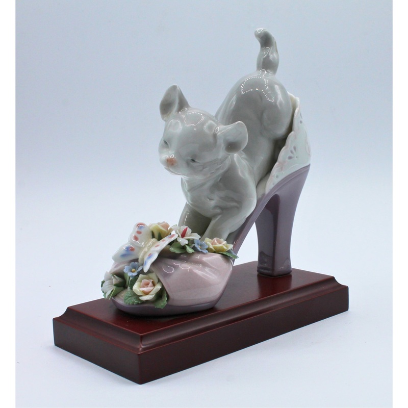 Lladr 6775 | A Purr-fect Fit | Broken Flowers