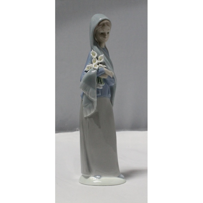 Lladr Figurine: 4650 Girl With Calla Lillies | Glazed Finish | Please Read