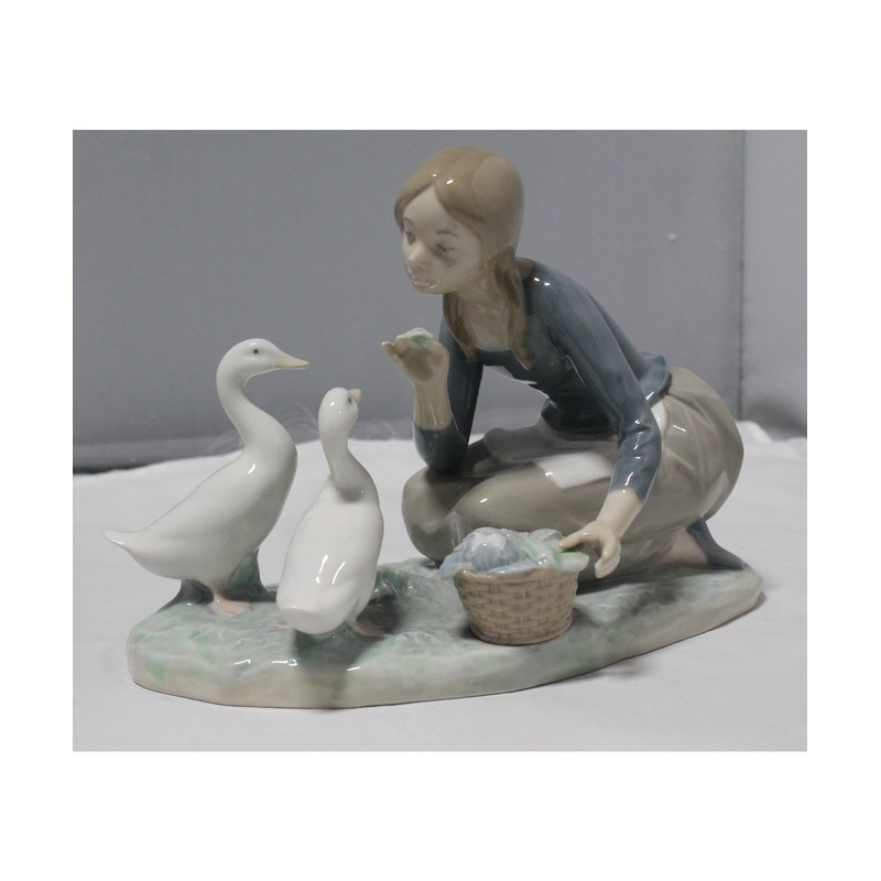 Lladr Figurine: 4849 Feeding the Ducks| Glazed Finish | Please Read