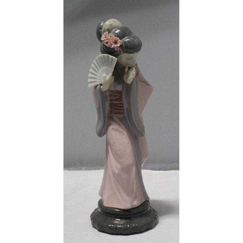 Lladr Figurine:  4990 Chrysanthemum | Glazed Finish | Chipped flower petals