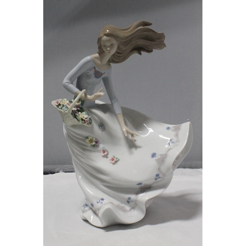 Lladr Figurine: 6767 Petals on the Wind | Glazed Finish | Please Read