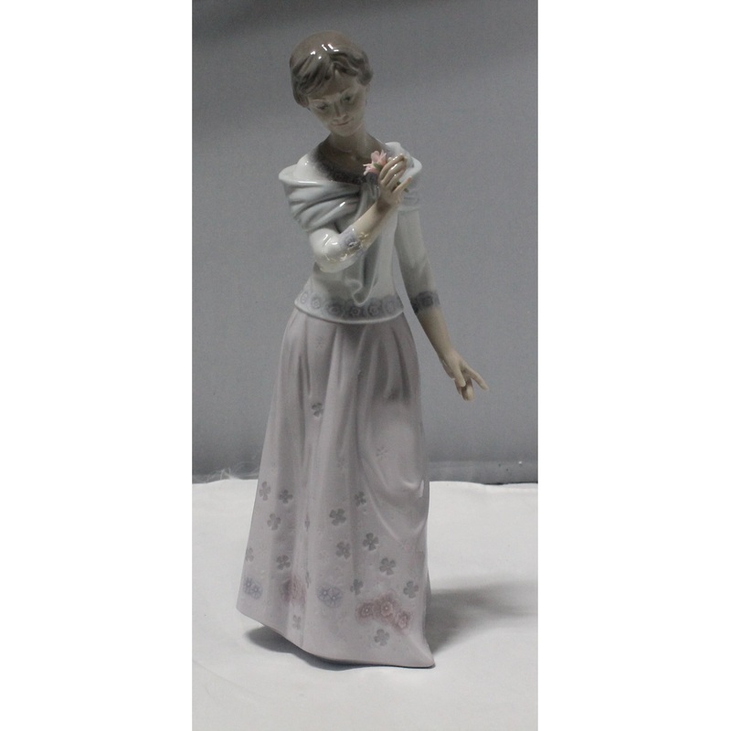 Lladr Figurine: 6981 A Grandmother's Love | Glazed Finish | Please Read