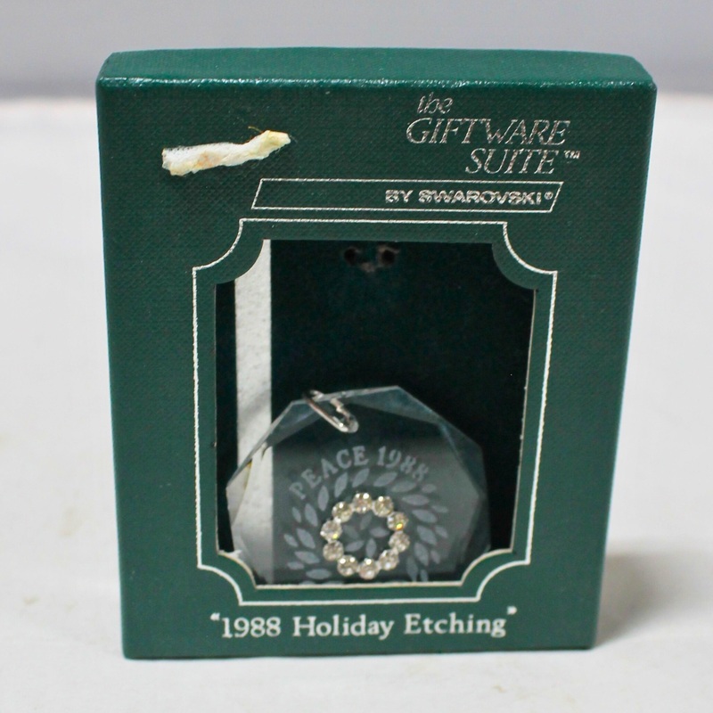 Swarovski, The Giftware Suite, 1988 Holiday Etching, Peace Ornament