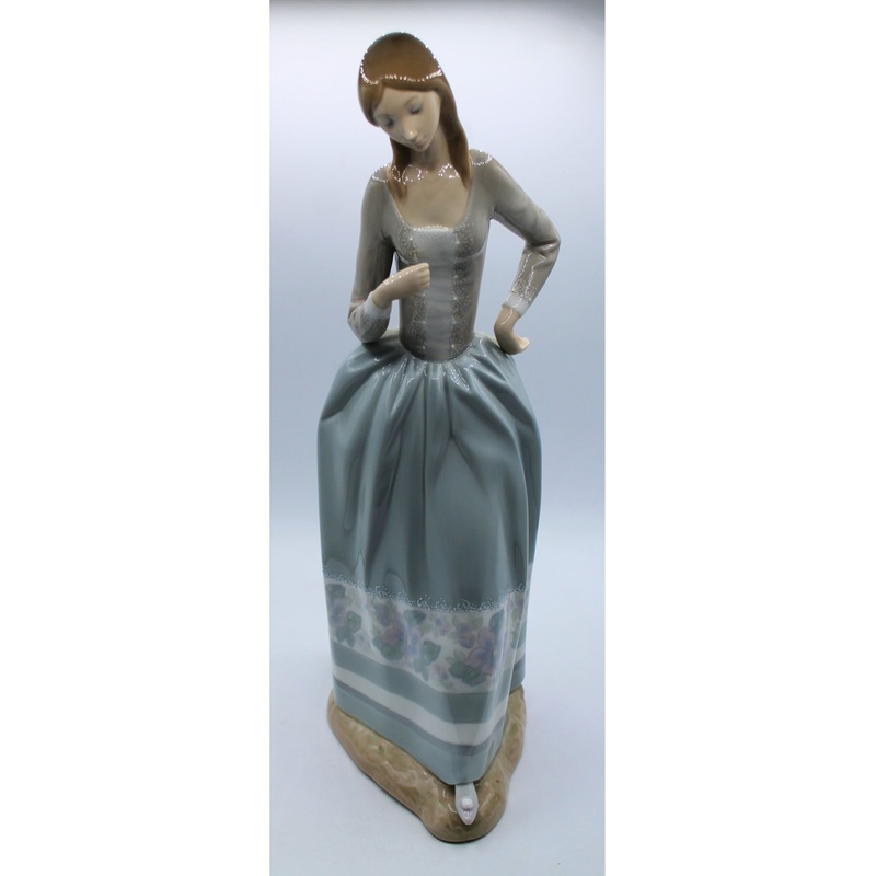 Lladr 4805 | Woman with Umbrella | Broken Finger & No Umbrella