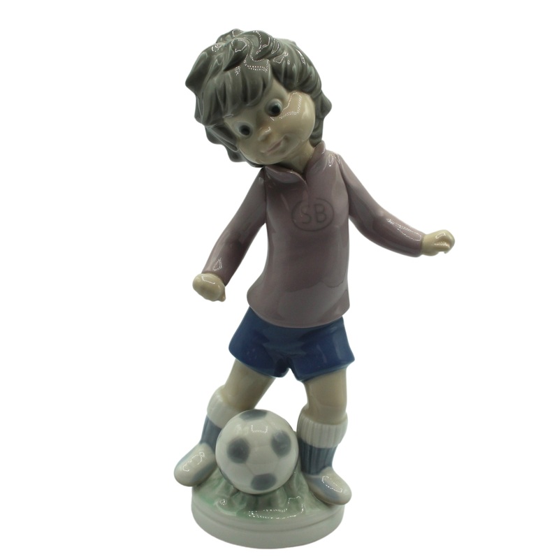 Lladr Figurine: 5135 Sports Billy Football Player