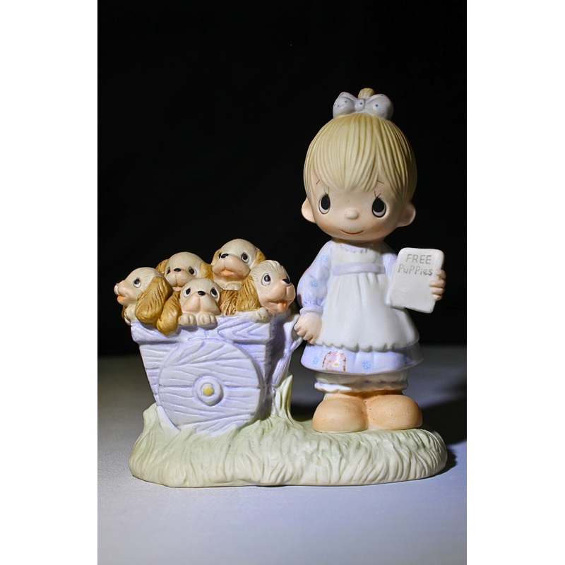 God Loveth A Cheerful Giver 1977 Retired Precious Moments