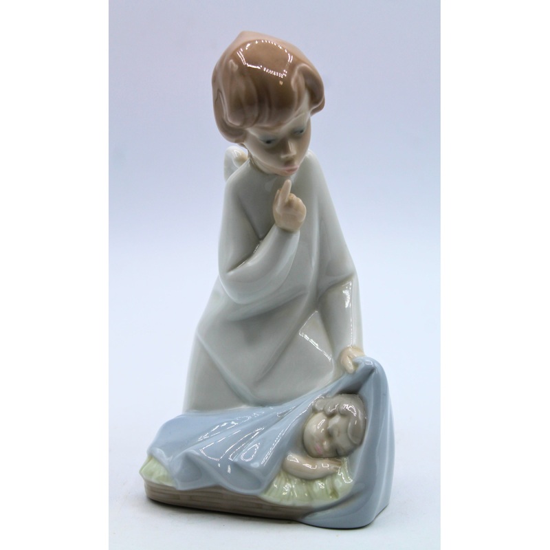 Lladr 4635 | Angel with Child | Cracks in creases