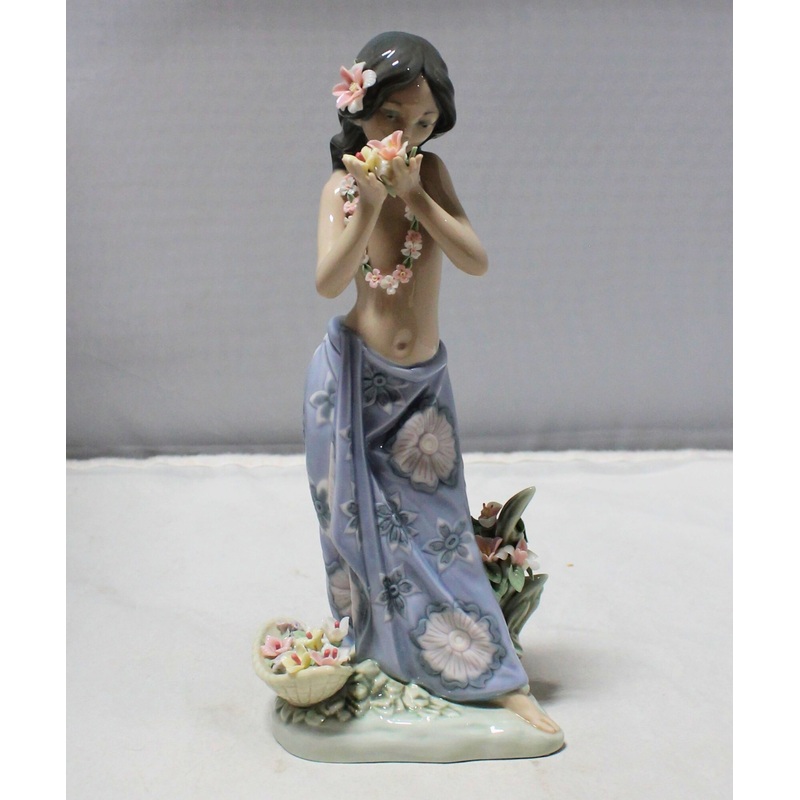 Lladro, Porcelain Aroma of the Islands Figurine - 1480