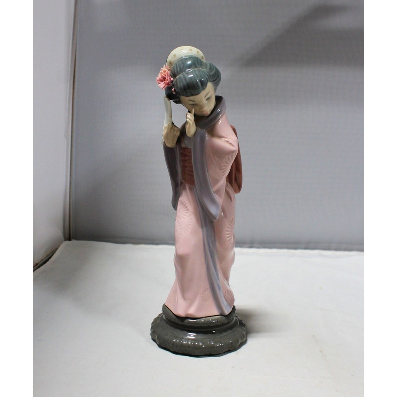 Lladro, Porcelain Chrysanthemum Figurine - 4990