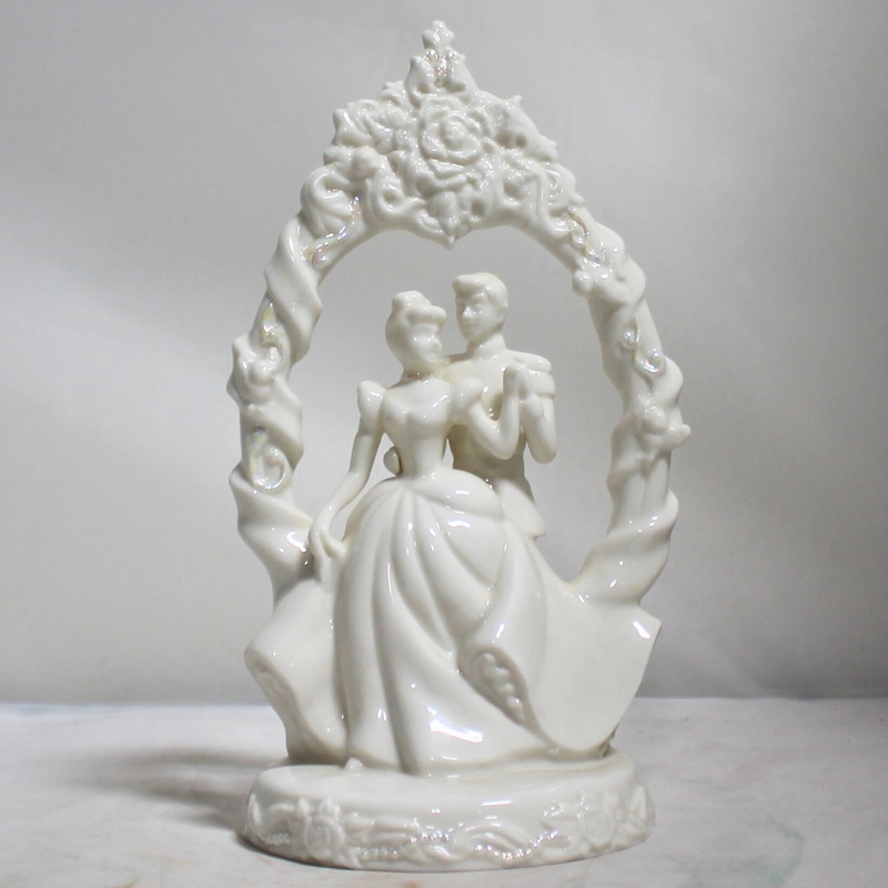 Disney: Cinderella & Prince Charming Cake Topper