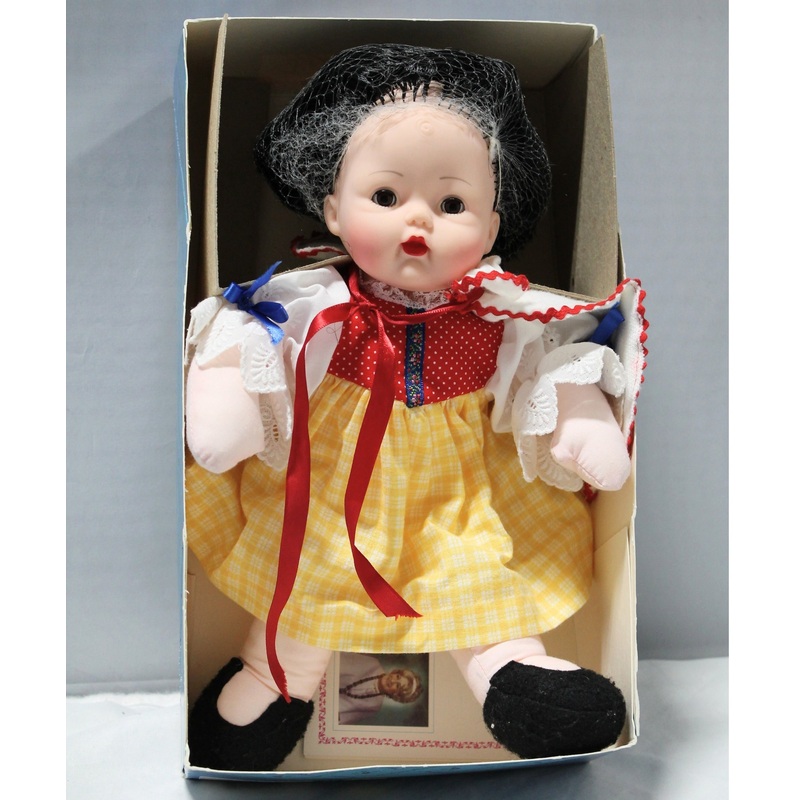 Madame Alexander, Snow White Huggins Doll: 18378