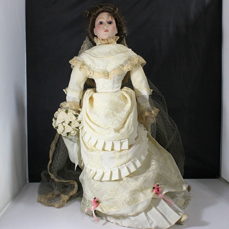 Vintage 1985 Franklin Heirloom Victorian Bride Doll