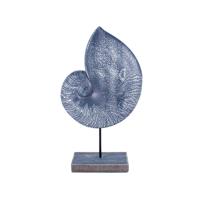 Ornement en bois conch sur le support (25x11x5cm)